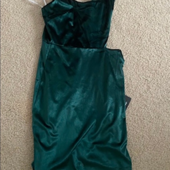NEW with tags Green LuLus Velvet Cutout mini dress - Picture 2 of 5